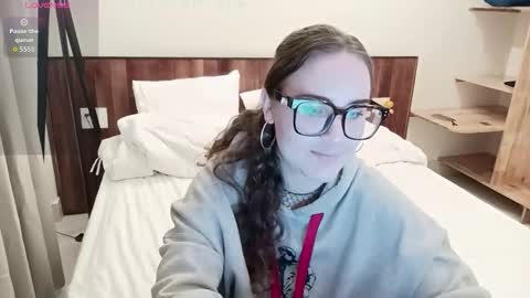 Snapshot of mia_boone chatting on 10/03/25, 02:19 mia_boone online show from 10/03/25, 02:19