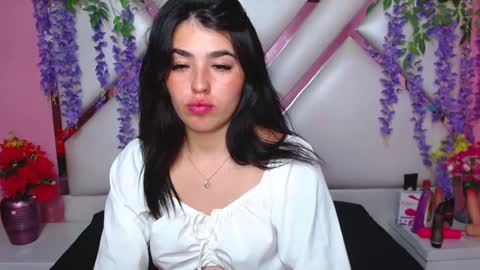 Snapshot of mia_charlothe chatting on 01/11/25, 07:06 mia_charlothe online show from 01/11/25, 07:06