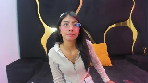 mia_clark18 online show from 10/24/25, 04:25