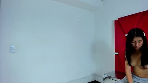 mia_clark18 online show from 11/19/25, 08:53