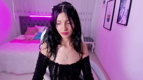 Mia online show from 11/11/25, 08:09