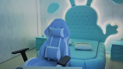 Mia Cuttee online show from 10/20/25, 03:29