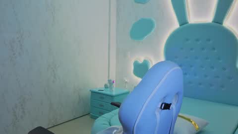 Mia Cuttee online show from 10/31/25, 03:29