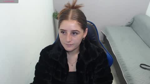 Mia online show from 10/18/25, 01:23