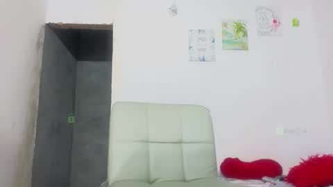 Snapshot of mia_dollone1 chatting on 09/17/25, 08:21 Mia online show from 09/17/25, 08:21