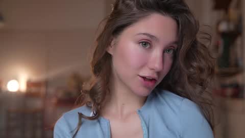 Mia online show from 10/03/25, 04:37