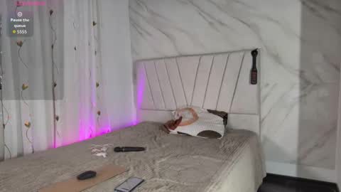 Snapshot of mia_elan__ chatting on 11/21/25, 10:08 mia elan online show from 11/21/25, 10:08