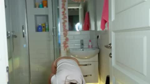 Mia online show from 02/26/25, 05:42