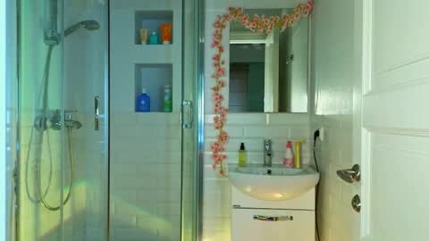 Mia online show from 02/28/25, 08:42