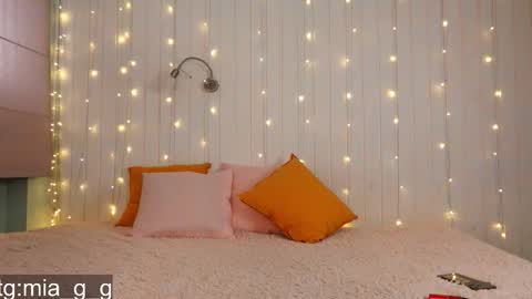 Mia online show from 09/10/25, 06:02