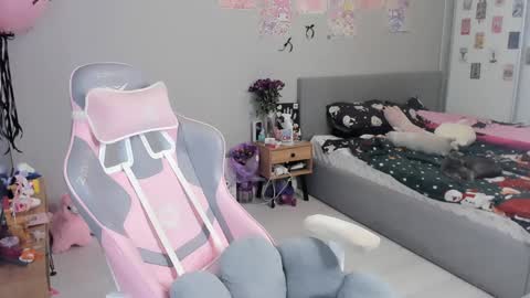 MIA HELP ME REACH 100 LIKES online show from 01/22/25, 03:07