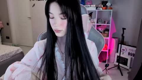 MIA HELP ME REACH 100 LIKES online show from 11/17/25, 03:07