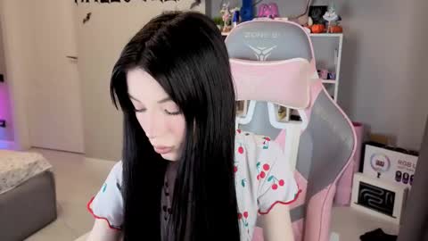 MIA HELP ME REACH 100 LIKES online show from 11/18/25, 03:16