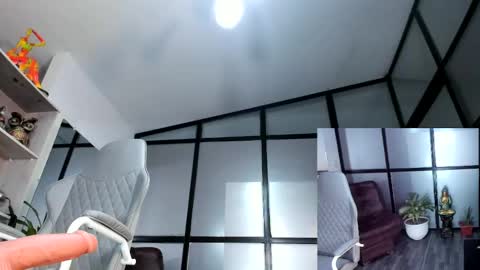 Snapshot of mia_hotwife chatting on 02/15/25, 04:23 Mia.... Nice to meet you thumb up me please its important online show from 02/15/25, 04:23