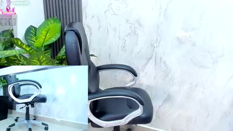 Snapshot of mia_hotwife chatting on 10/15/25, 07:58 Mia.... Nice to meet you thumb up me please its important online show from 10/15/25, 07:58