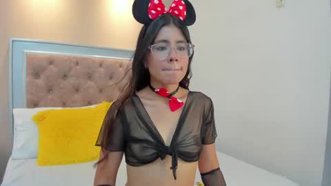 Snapshot of mia_isabella_18 chatting on 10/13/25, 12:49 MIA online show from 10/13/25, 12:49