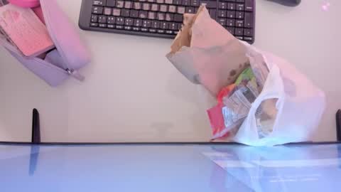    online show from 11/19/25, 12:05