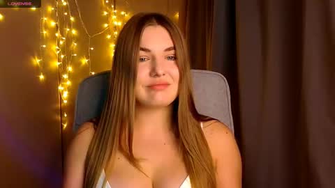 mia_lemm online show from 09/17/25, 10:39
