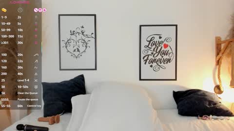 Mia online show from 10/22/25, 01:22