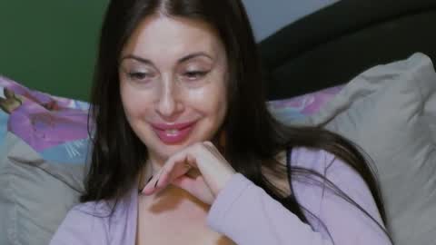 Snapshot of mia_lovi chatting on 01/17/25, 01:15 mia_lovi online show from 01/17/25, 01:15