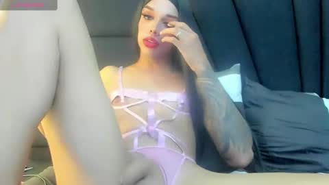 Snapshot of mia_malkova0 chatting on 02/11/25, 01:10 Mia3 online show from 02/11/25, 01:10