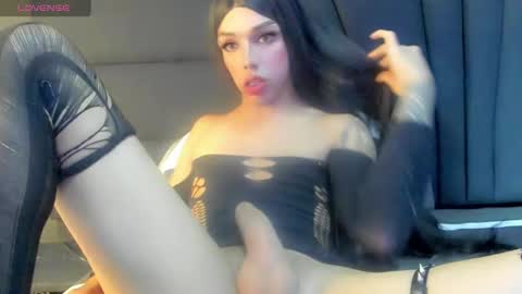 Snapshot of mia_malkova0 chatting on 02/18/25, 01:21 Mia3 online show from 02/18/25, 01:21