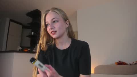 Mia here Appreciate your support online show from 10/23/25, 04:28