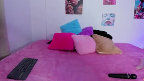 Snapshot of mia_purplee chatting on 11/11/25, 03:17 mia_purplee online show from 11/11/25, 03:17