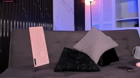 Snapshot of mia_ravenn chatting on 12/07/24, 03:58 Mia online show from 12/07/24, 03:58