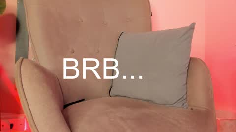 Snapshot of mia_ravenn chatting on 12/30/24, 11:28 Mia online show from 12/30/24, 11:28