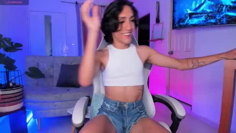 Snapshot of mia_ravenn chatting on 11/06/25, 02:34 Mia online show from 11/06/25, 02:34