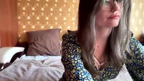 Mia online show from 11/09/25, 06:12