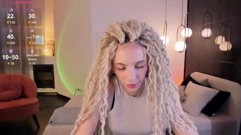 Snapshot of mia_silk chatting on 10/14/25, 06:03 Mia online show from 10/14/25, 06:03