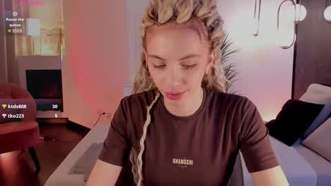 Snapshot of mia_silk chatting on 10/23/25, 07:07 Mia online show from 10/23/25, 07:07