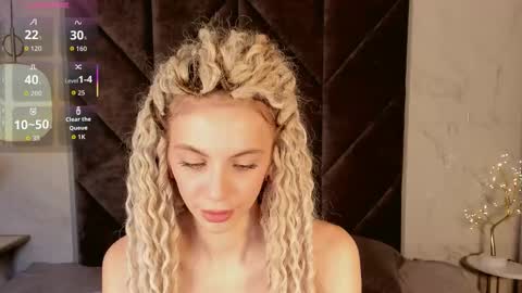 Snapshot of mia_silk chatting on 10/28/25, 08:51 Mia online show from 10/28/25, 08:51