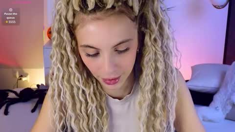 Snapshot of mia_silk chatting on 10/31/25, 06:47 Mia online show from 10/31/25, 06:47