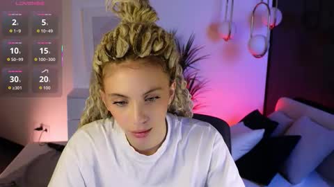 Snapshot of mia_silk chatting on 11/07/25, 06:24 Mia online show from 11/07/25, 06:24