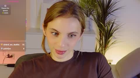 Snapshot of mia_silk chatting on 11/19/25, 06:24 Mia online show from 11/19/25, 06:24