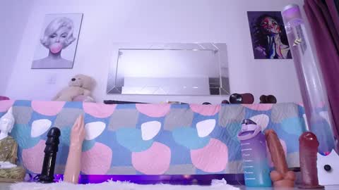 Snapshot of mia_starss chatting on 01/08/25, 04:12 Mia online show from 01/08/25, 04:12