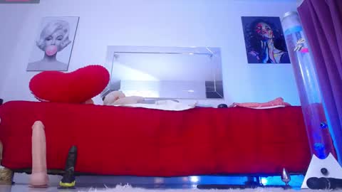 Snapshot of mia_starss chatting on 02/15/25, 02:47 Mia online show from 02/15/25, 02:47