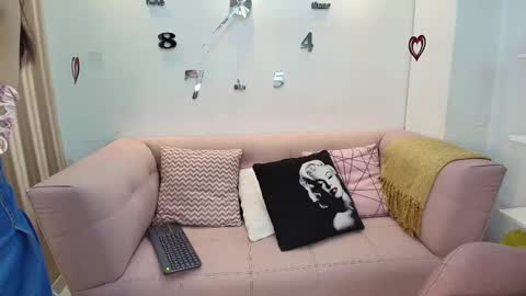 Snapshot of mia_suki chatting on 03/08/25, 08:14 Mia online show from 03/08/25, 08:14