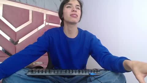 mia_swift_ch online show from 10/18/25, 03:24