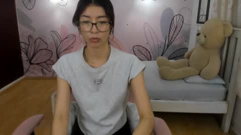 Snapshot of mia_vanucci chatting on 02/02/25, 06:04 Mia Vanucci online show from 02/02/25, 06:04