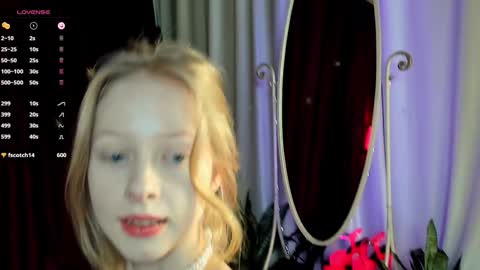 Snapshot of mia_vebes chatting on 01/11/25, 12:01 Mia online show from 01/11/25, 12:01