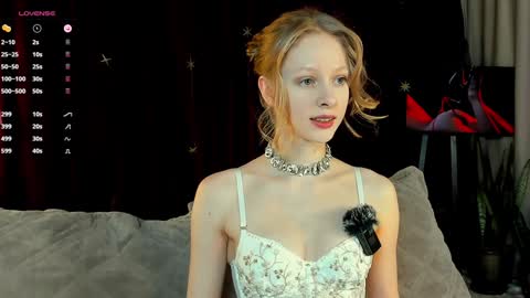 Snapshot of mia_vebes chatting on 01/15/25, 07:01 Mia online show from 01/15/25, 07:01