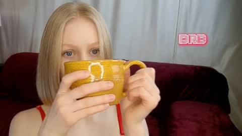 Snapshot of mia_vebes chatting on 01/31/25, 10:10 Mia online show from 01/31/25, 10:10