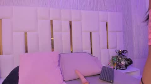 mia_vy online show from 10/29/25, 02:58