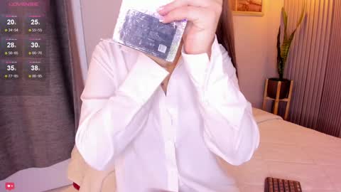 Mia White  online show from 12/03/24, 12:49