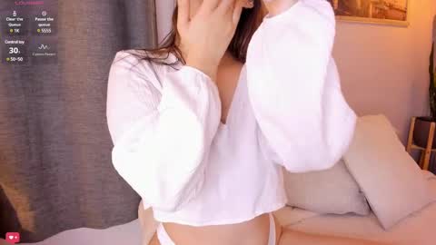 Mia White  online show from 12/06/24, 12:27