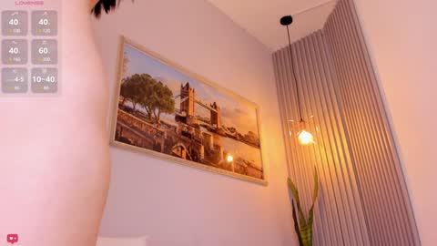 Mia White  online show from 12/09/24, 06:25